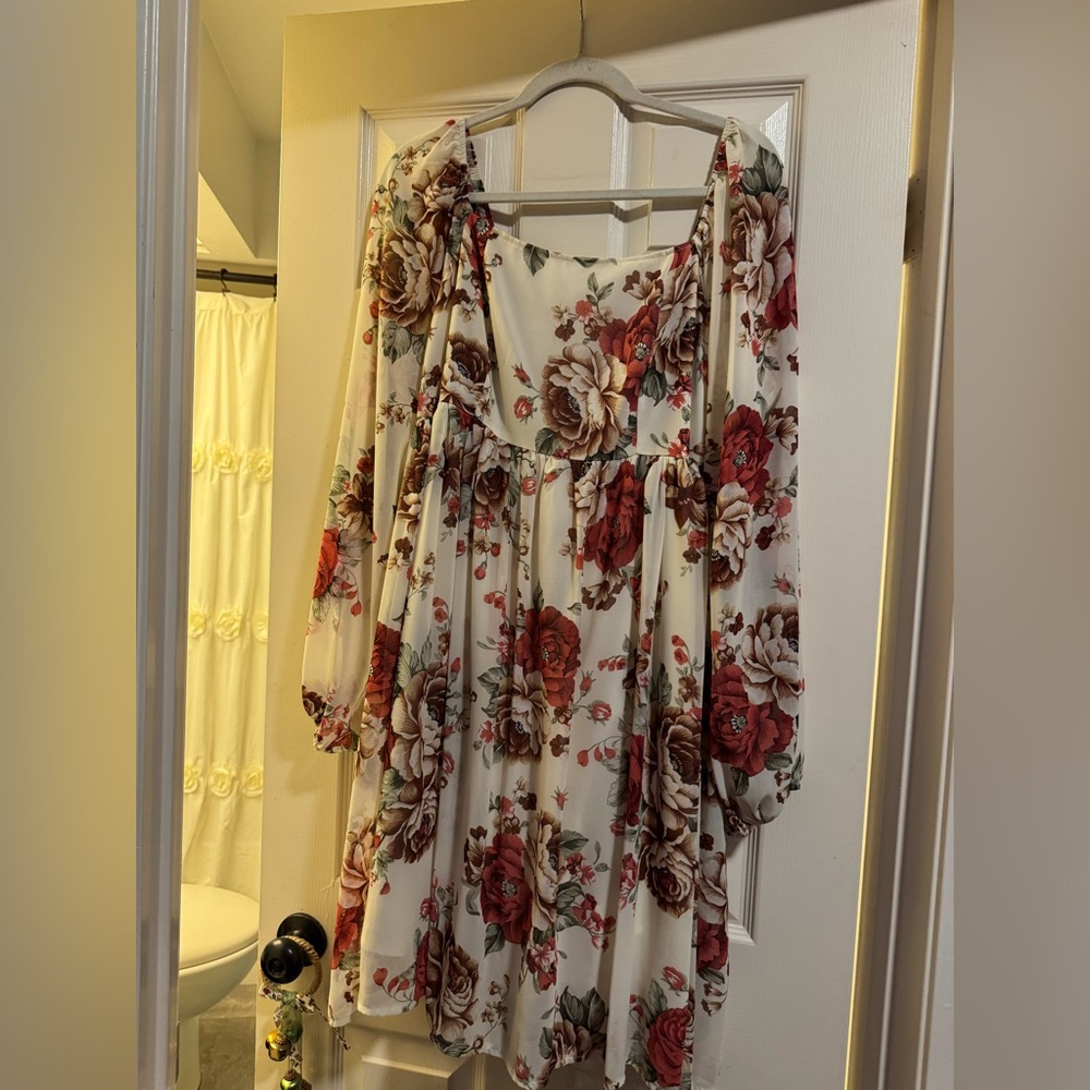 Macy's Floral Maxi Dress - Red and Cream size XL beautiful dress worn 2 times